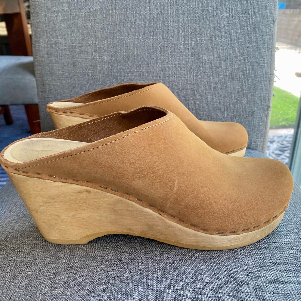 No. 6 New School clog in beige nubuck with wedge heel size 39